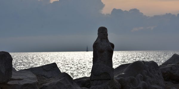 Skulptur am Kap Madonna