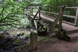 Dreiländerstein mit Brücke