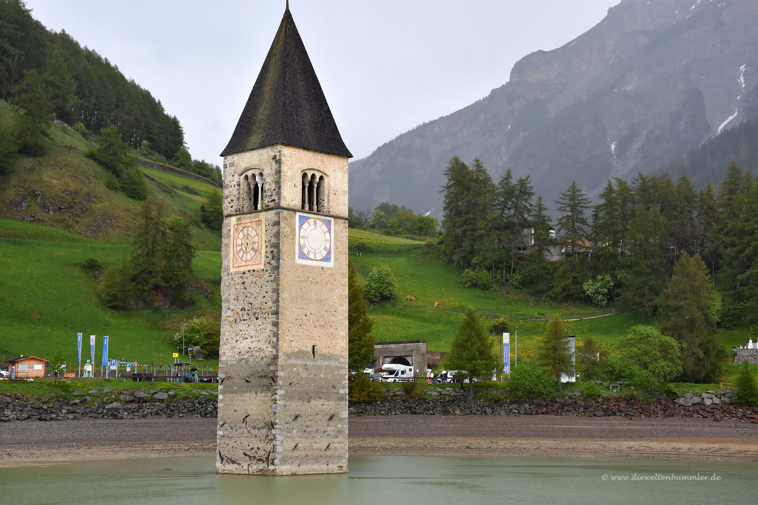 Kirchturm von der Seeseite aus