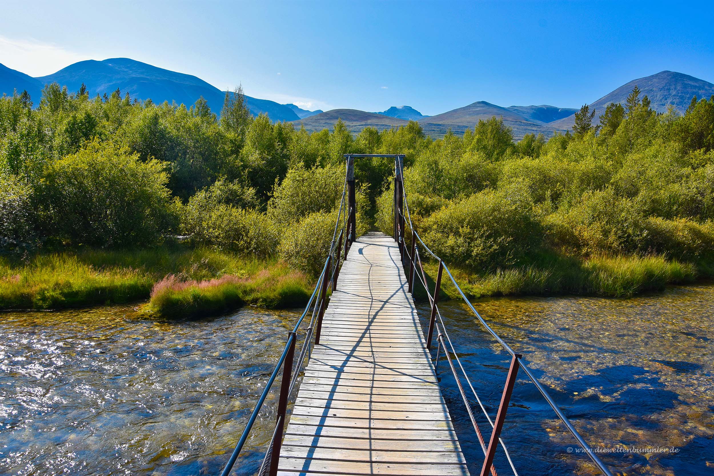 Die Brücke zeigt genau auf den Rondeslottet