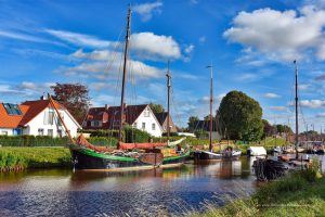 Schiffe im Hafen von Carolinensiel