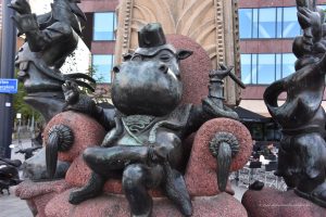 Nilpferd als Skulptur