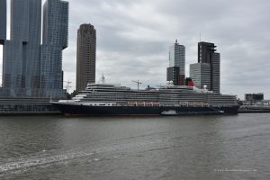 Queen Elizabeth im Hafen