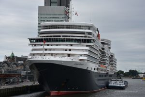 Eines von drei Cunard-Schiffen