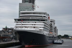 Eines von drei Cunard-Schiffen