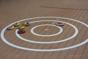 Ringe werfen an Deck