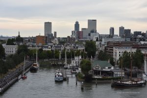 Abfahrt aus dem Hafen von Rotterdam
