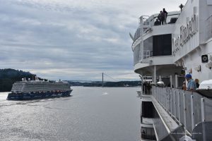 Wettrennen mit der MeinSchiff 4