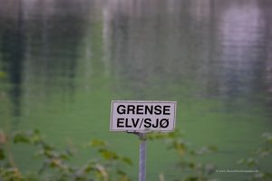 Grenze zwischen Fluss und See