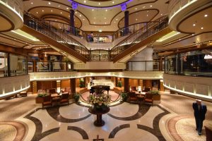 Lobby in der Queen Elizabeth