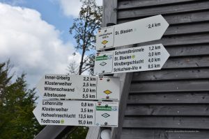 Wegbeschilderung am Lehenkopfturm