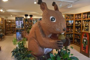 Eichhörnchen als Nussknacker