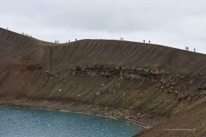 Wanderer am Kraterrand