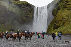 Ponyreiten am Skogafoss