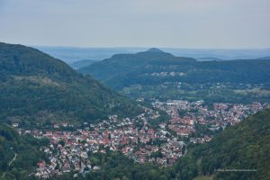 Ausblick von Schloss Lichtenstein auf Honau