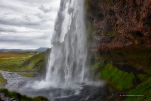 Die Rückseite vom Seljalandsfoss