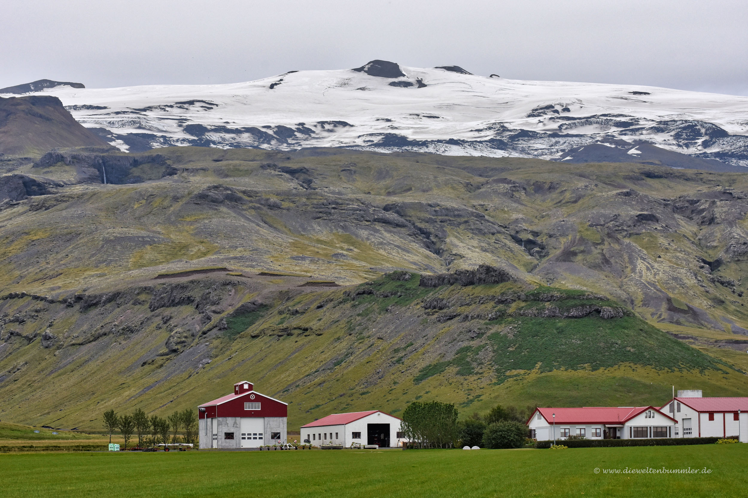 Farm vor dem Vulkan