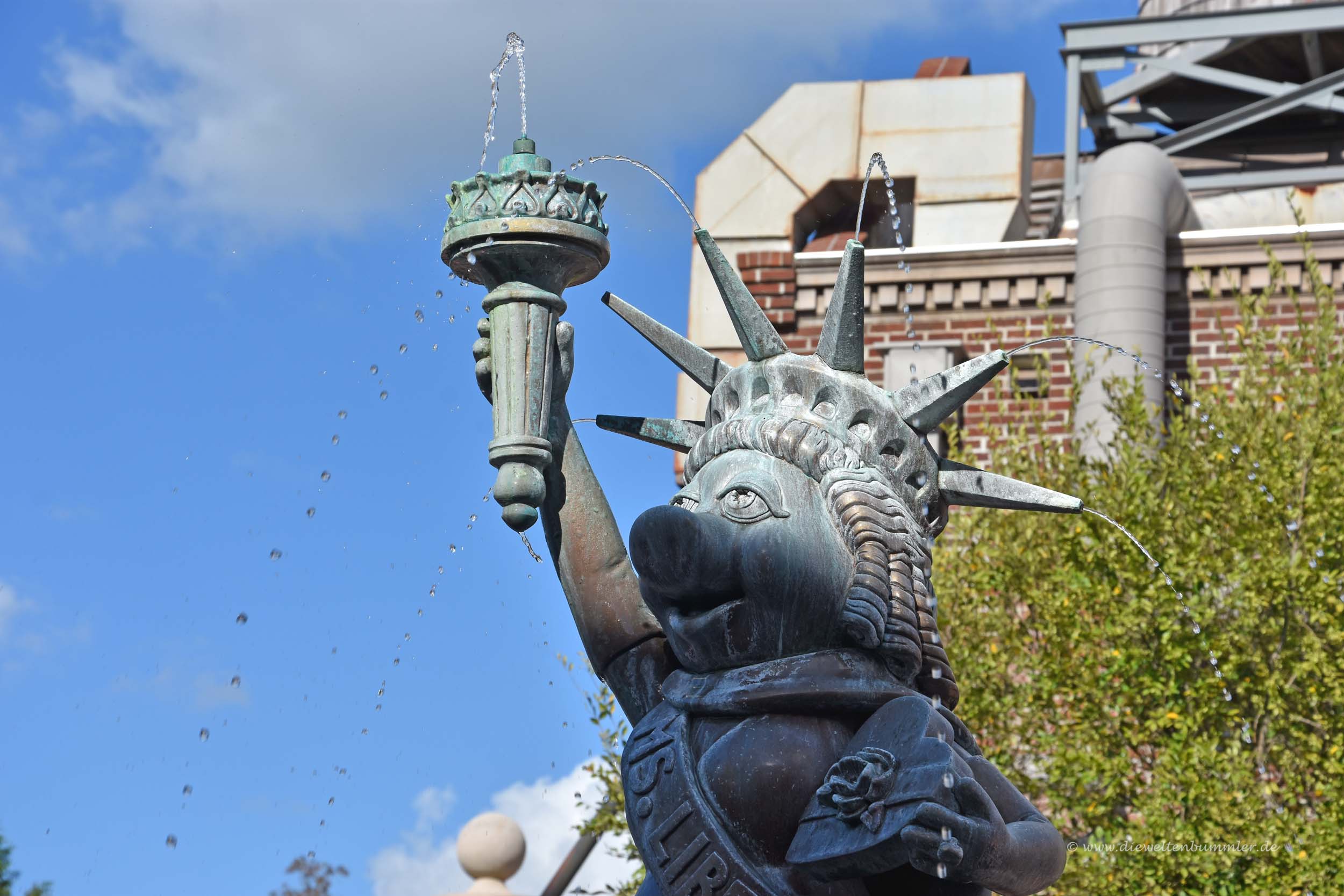Miss Piggy als Freiheitsstatue