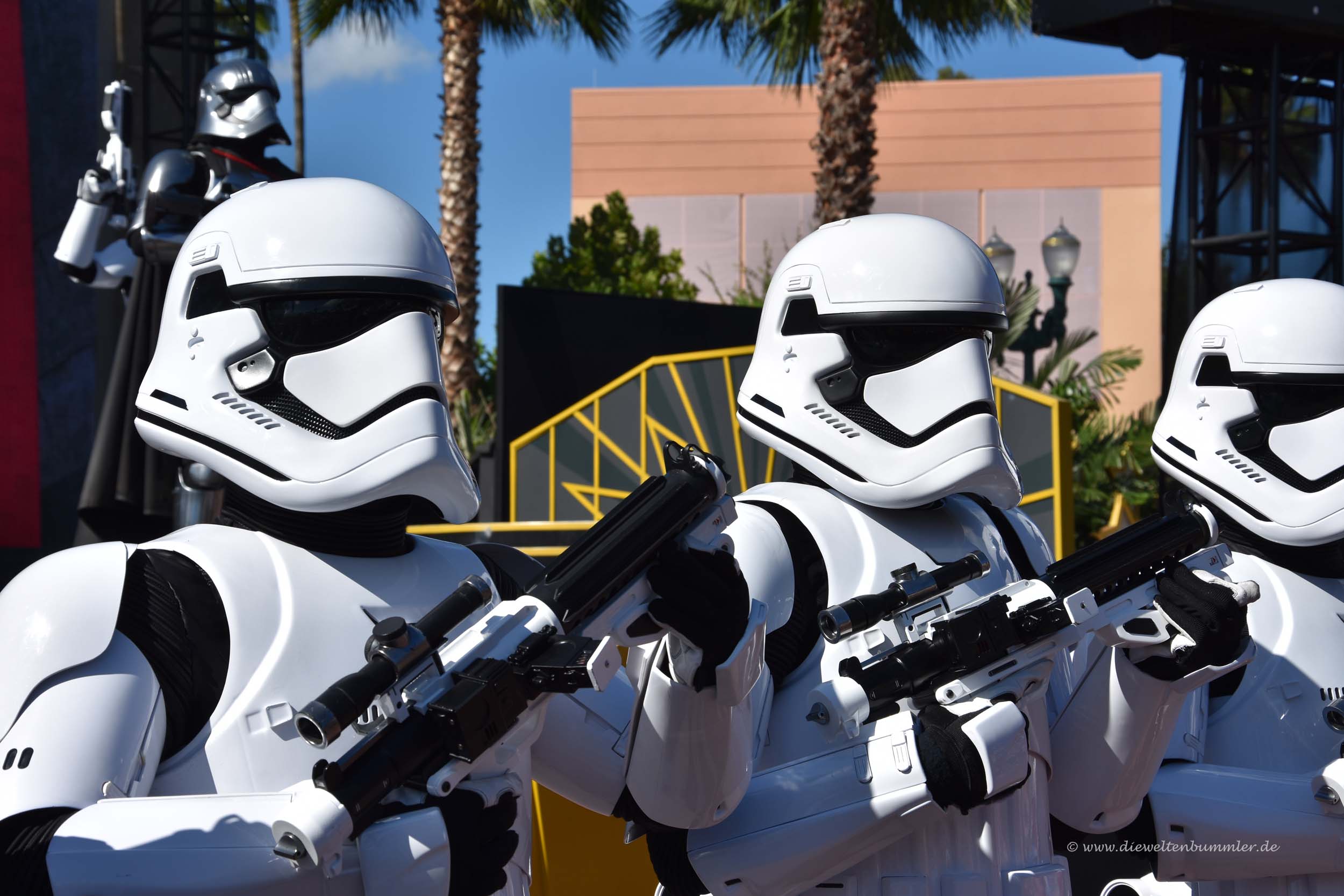 So nah kommt man Stormtroopern selten