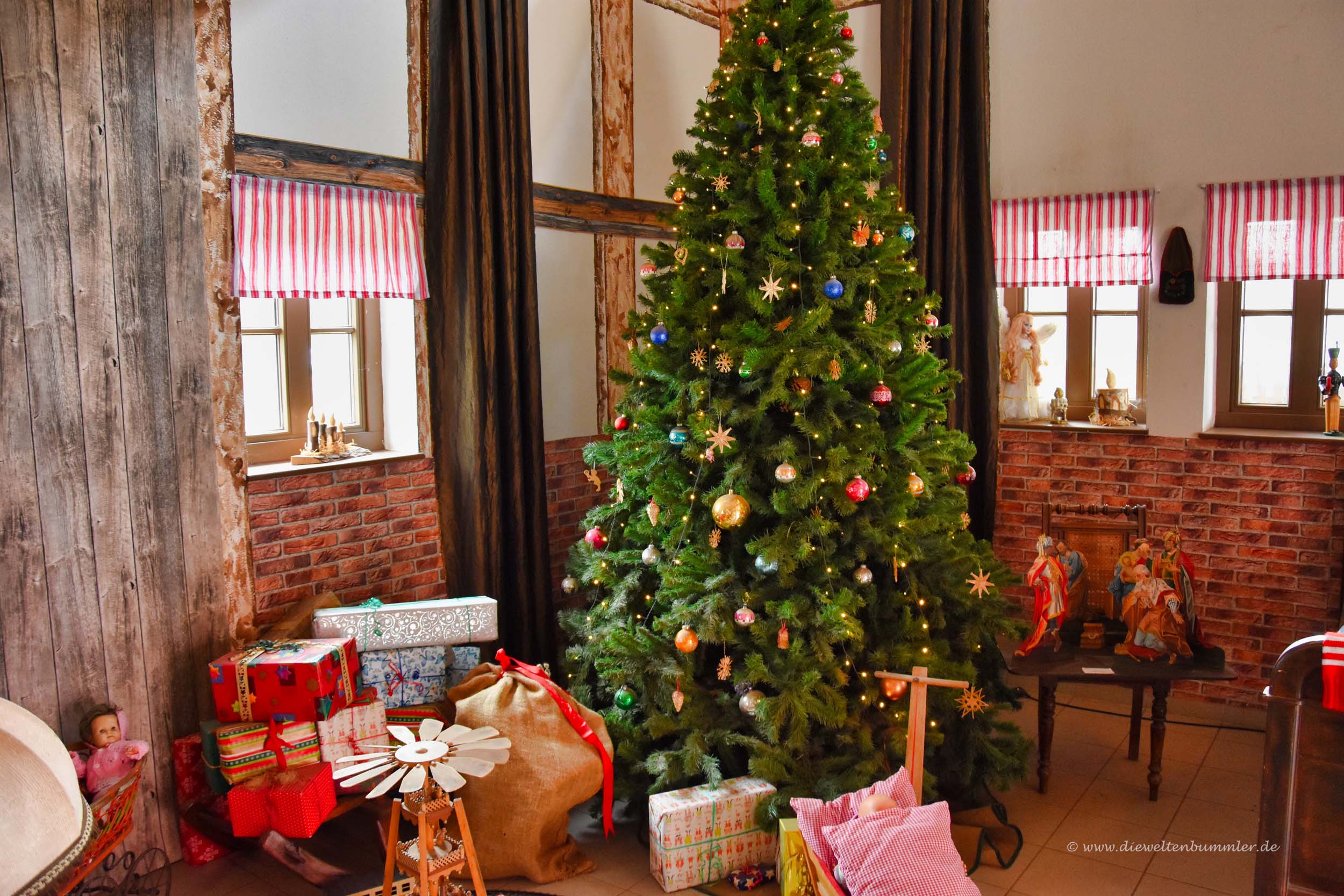 Weihnachtsbaum in der Stube