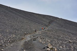 Aufstieg auf den Kraterrand