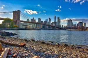Brooklyn Bridge mit Manhattan
