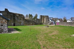 Innenhof der Burg Reuland