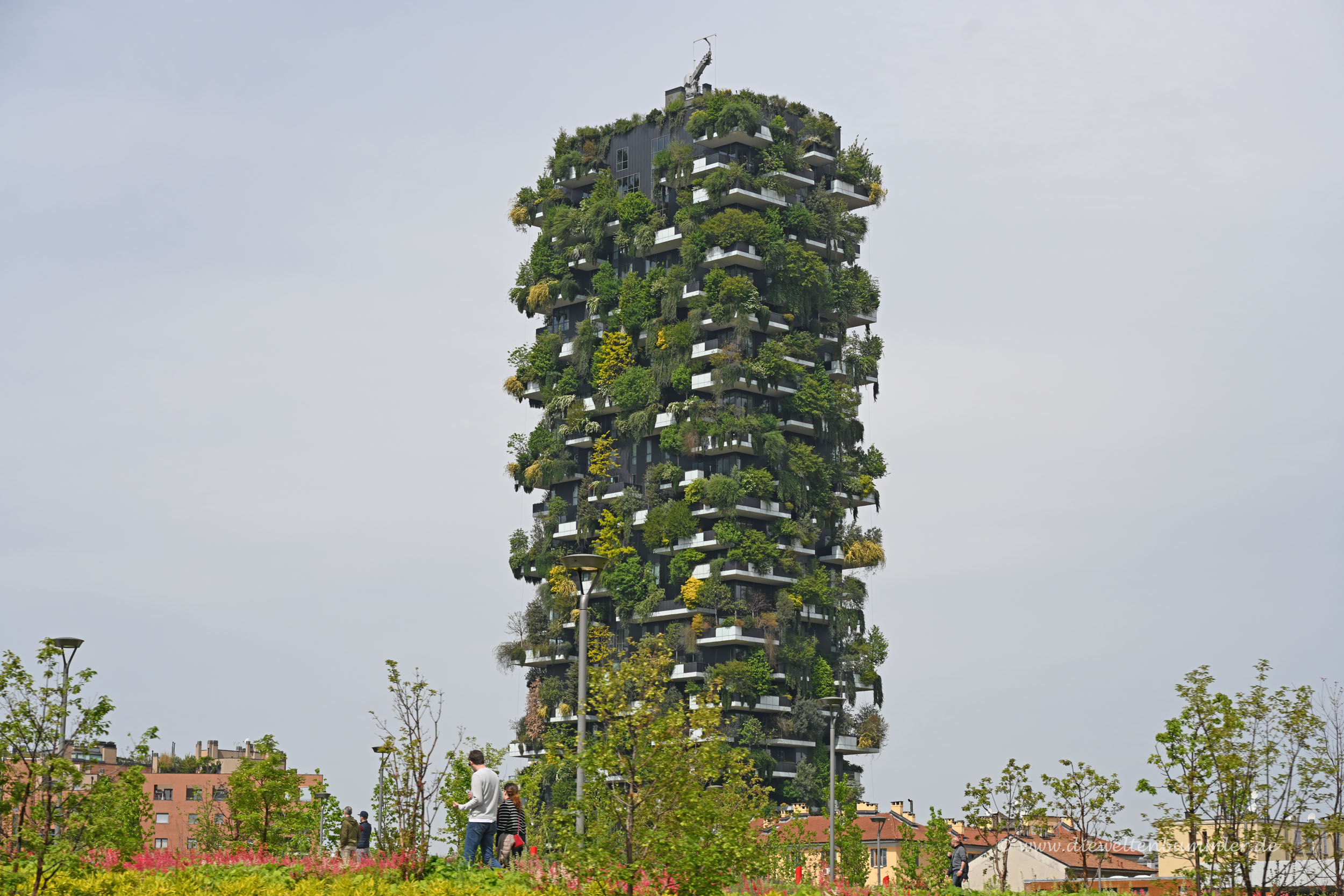 Grünes Hochhaus in Mailand