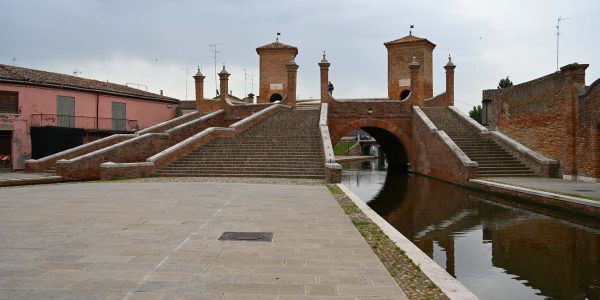 Brücke über drei Kanäle