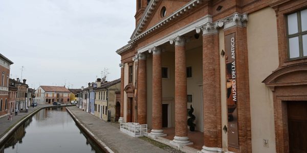 Comacchio mit seinen Kanälen