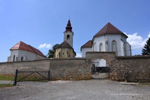 Drei Kirchen in Rosalnice