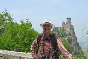 Michael Moll vor der Burg San Marino
