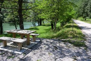 Picknickplatz am Fluss