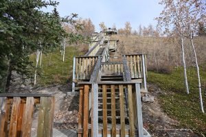 Treppen nach kleiner Wanderung