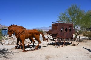 Pferdekutsche als Skulptur