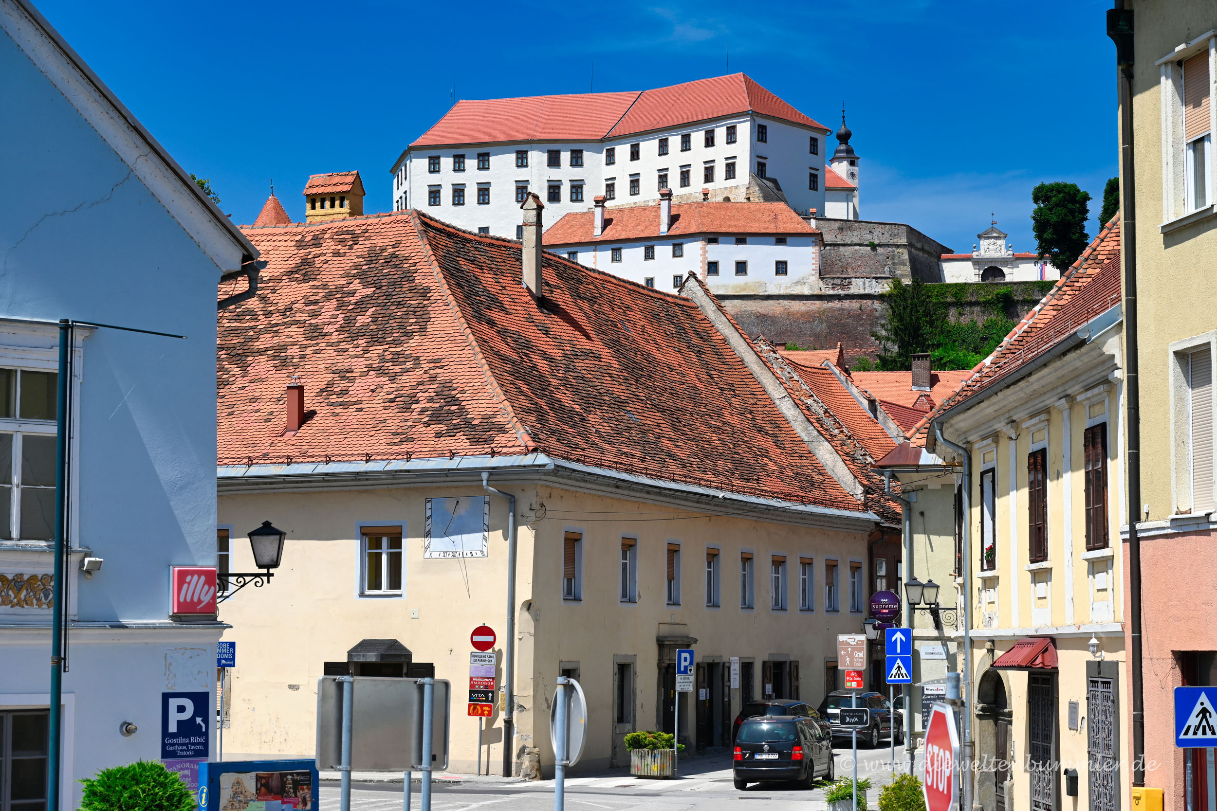 Blick aus der Altstadt zur Burg