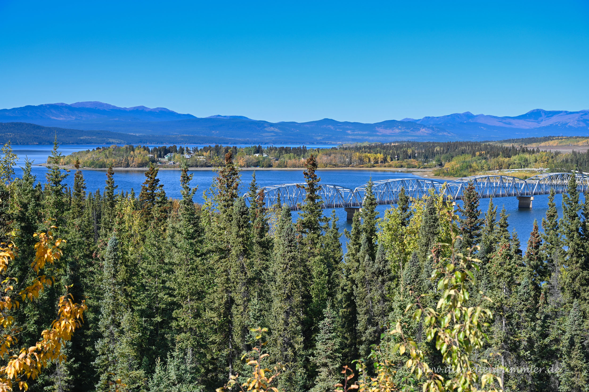 Brücke am Teslin River und Lake