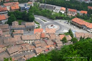 Diesen Kreisverkehr passiert man