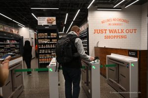 Ich halte das Smartphone vor den Scanner