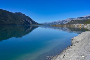 Klares Wasser im Muncho Lake