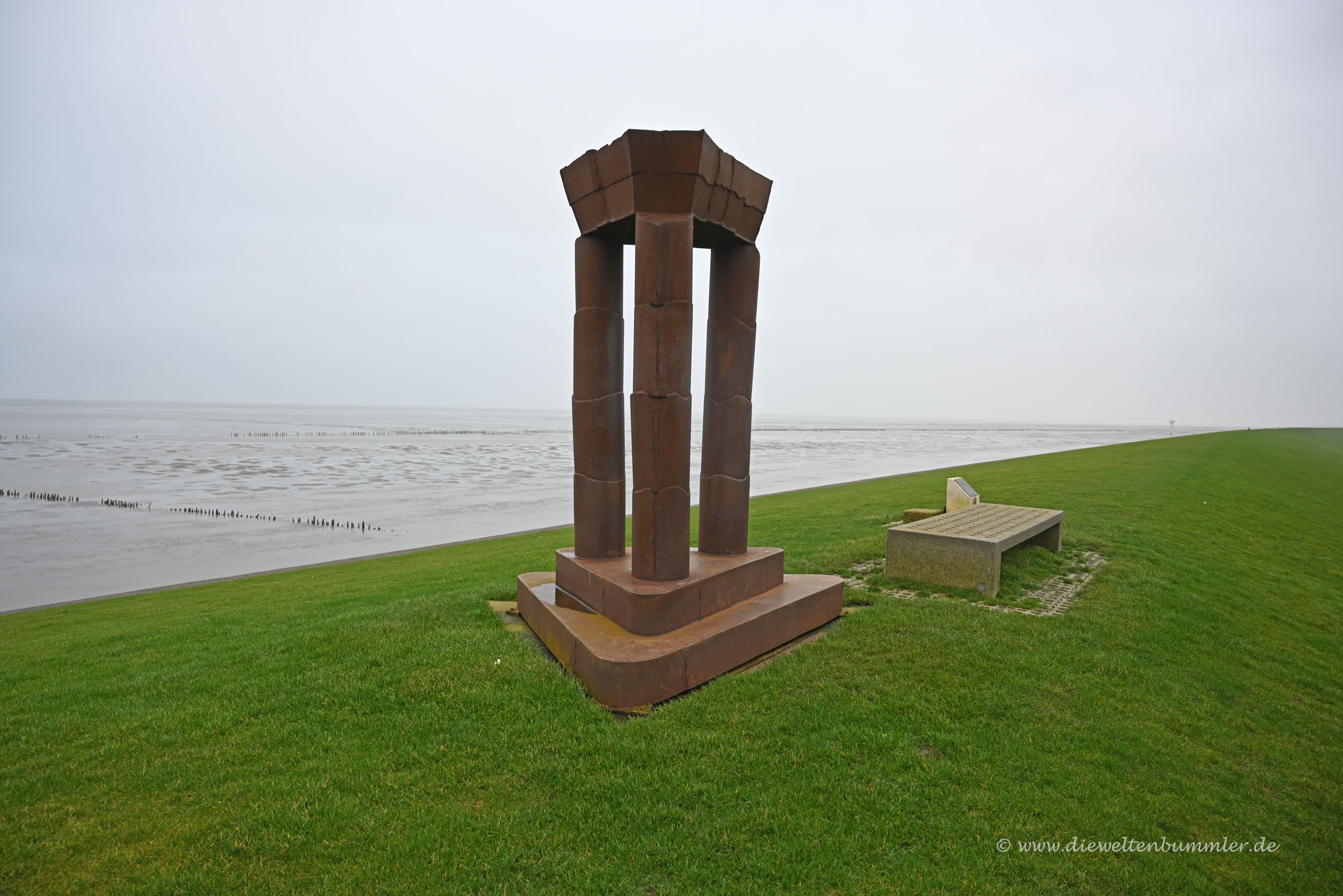 Skulptur am nördlichsten Punkt der Niederlande