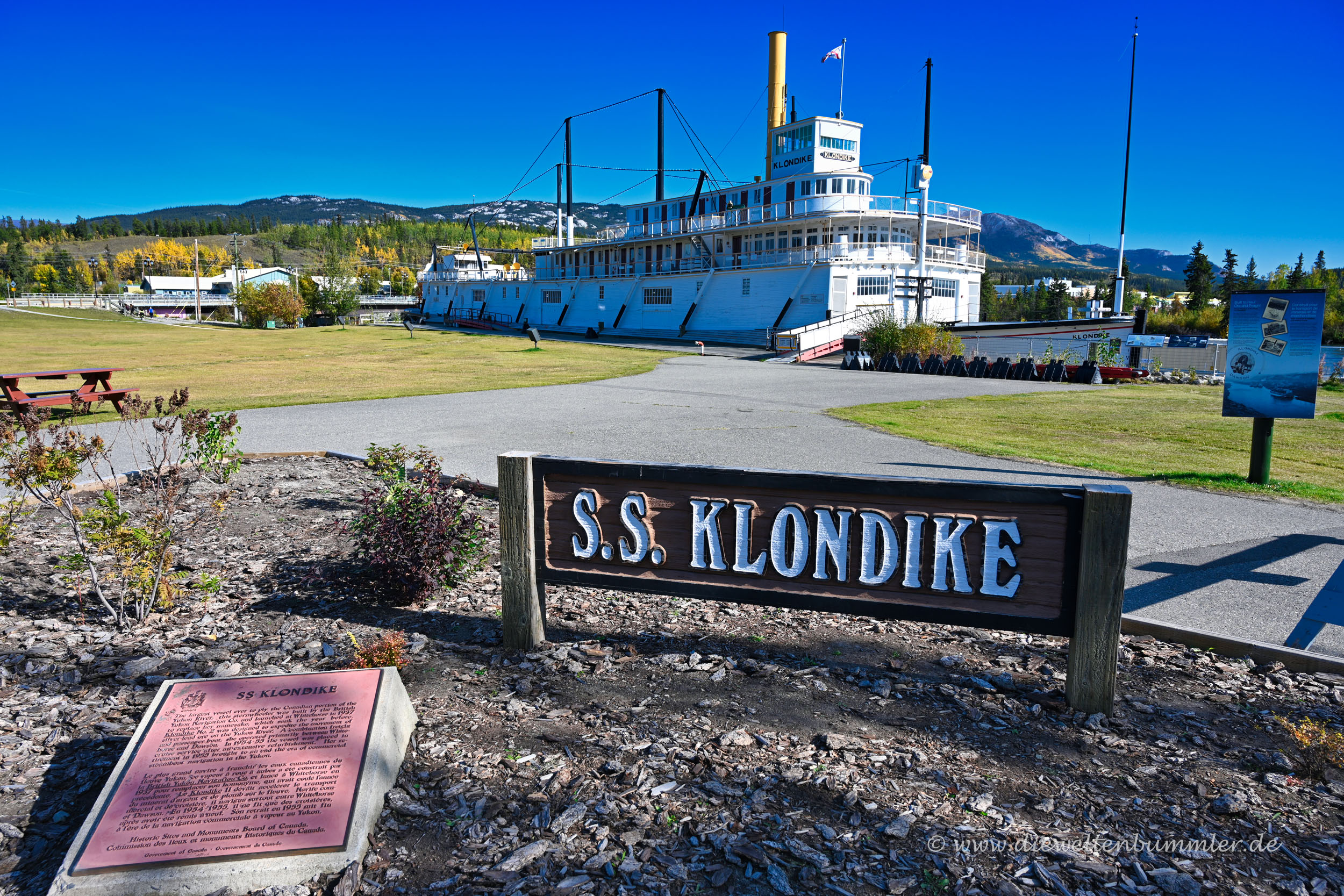 Die SS Klondike am Ufer