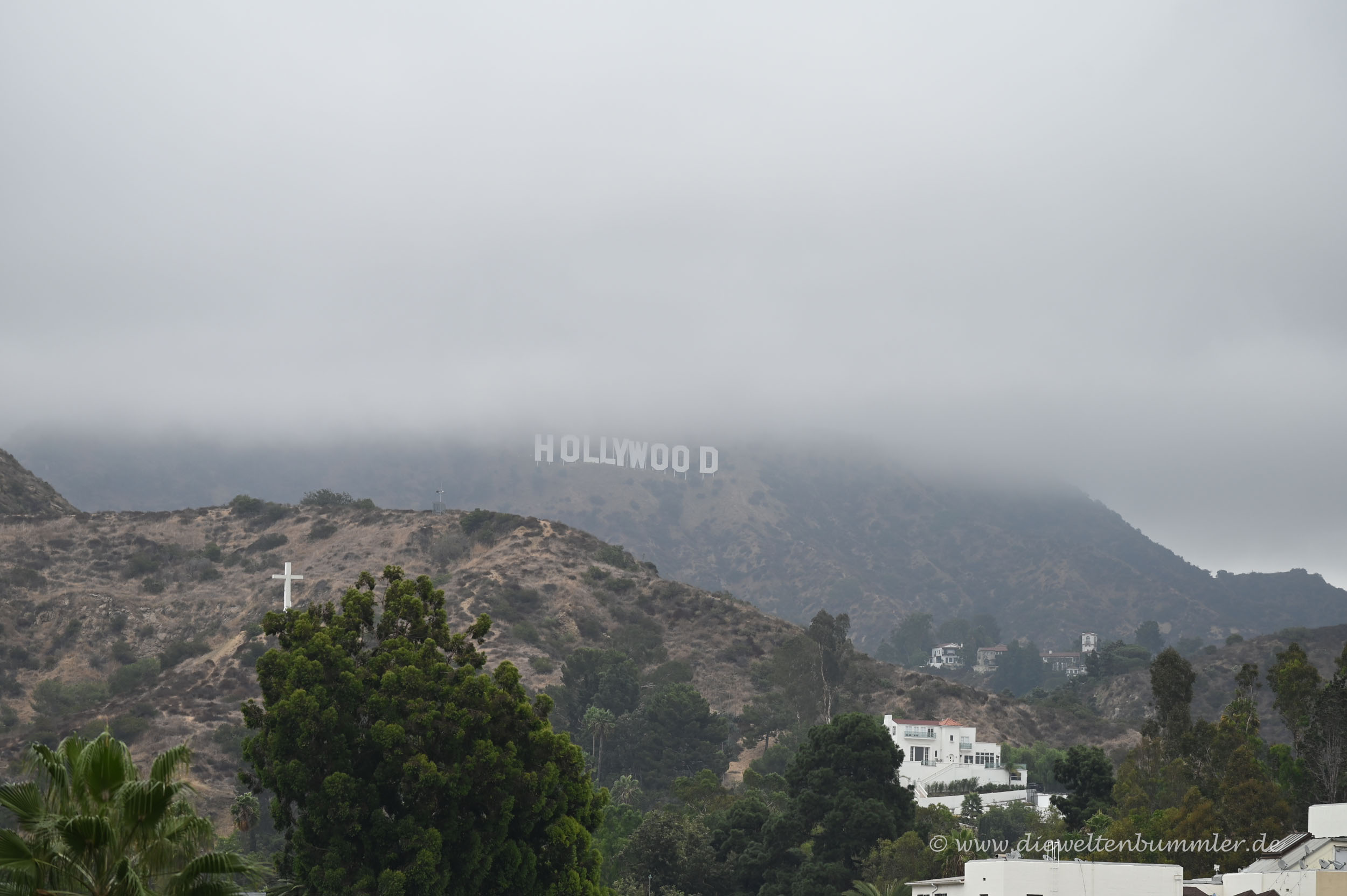 Hollywood-Schriftzug in den Wolken