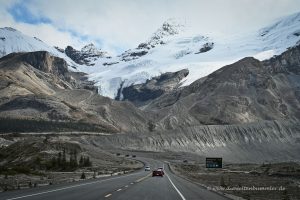 Icefields Parkway vor dem Columbia Gletscher