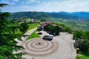 Parkplatz beim Wendeltreppen-Turm