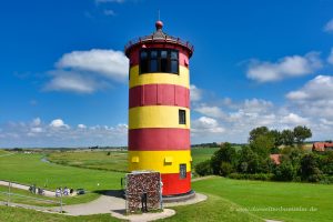 Pilsumer Leuchtturm mit Liebesschlössern