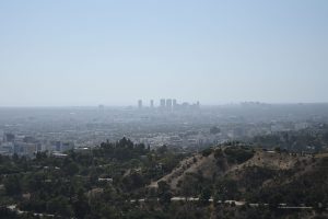 Ziemlich in der Mitte das Fox Plaza