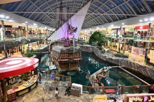 Piratenschiff im Einkaufszentrum