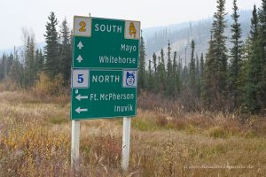 Abzweig nach Inuvik am Dempster Highway