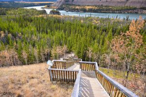 Treppe hinab zu den Five Finger Rapids